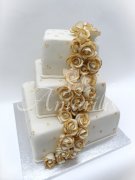 Svatební dort s pozlacenými růžemi č. 5043 Višňová Tmavý
